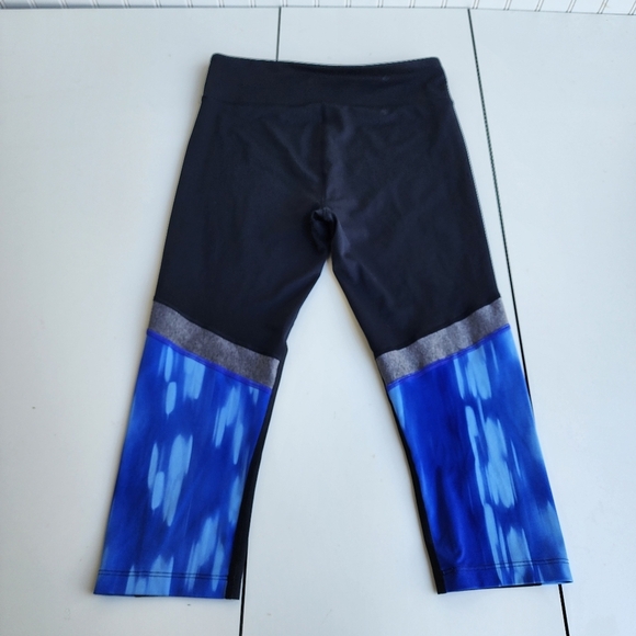 Under Armour Heat Gear Crop Pants Women's Activewear Black Blue  Compression M - Picture 7 of 8